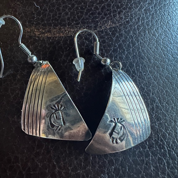 Johnny Begay Vintage Navajo Storyteller Bracelet and Vintage Navajo Earrings - Picture 8 of 9